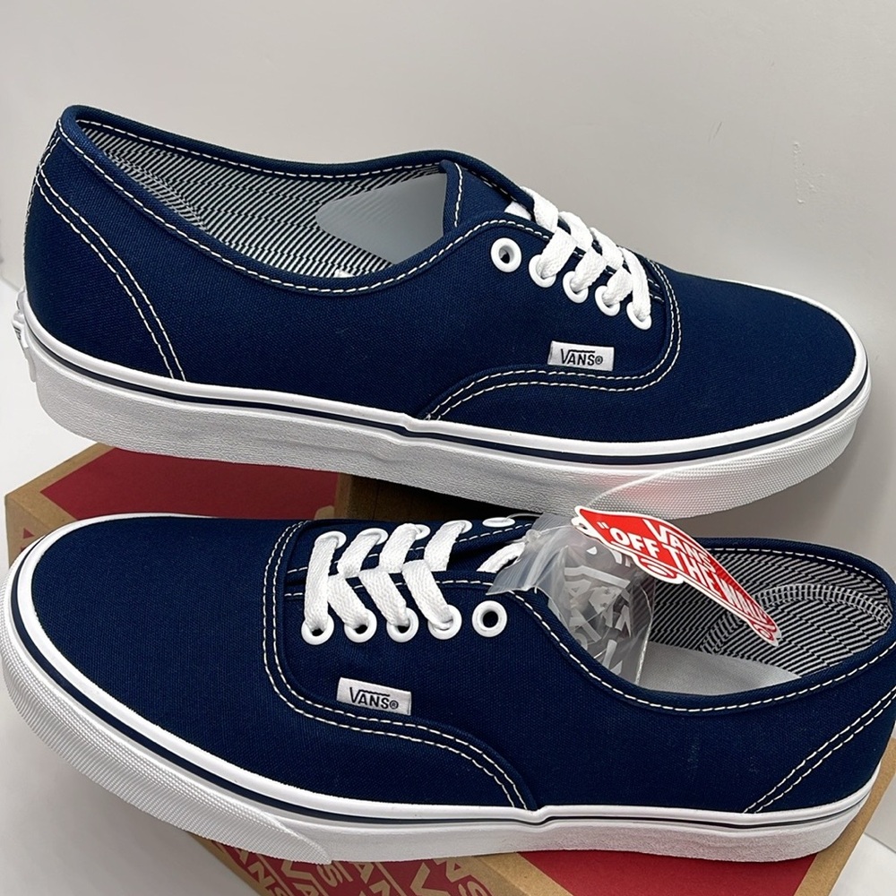 Vans • WMNS Authentic (Angstrplng) Dress Blue/True White
VN000EE332D
Sneakers - Picture 10 of 16